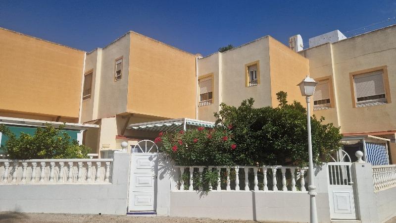 2 bedroom duplex with swimming pool near the sea in Torrevieja (La Mata)