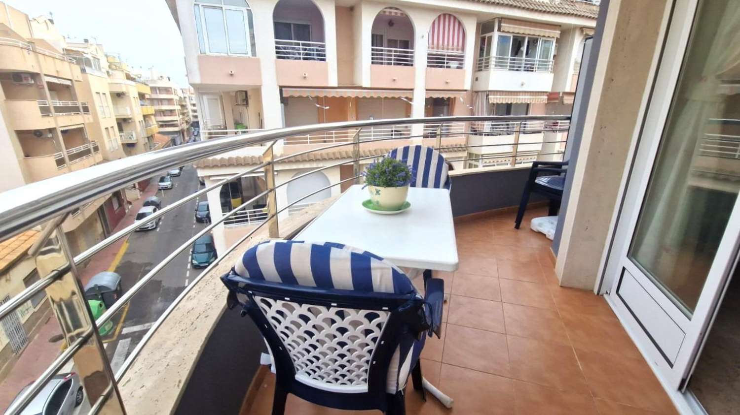 Apartamento de 3 dormitorios, vista al mar en Torrevieja (Playa del Cura)