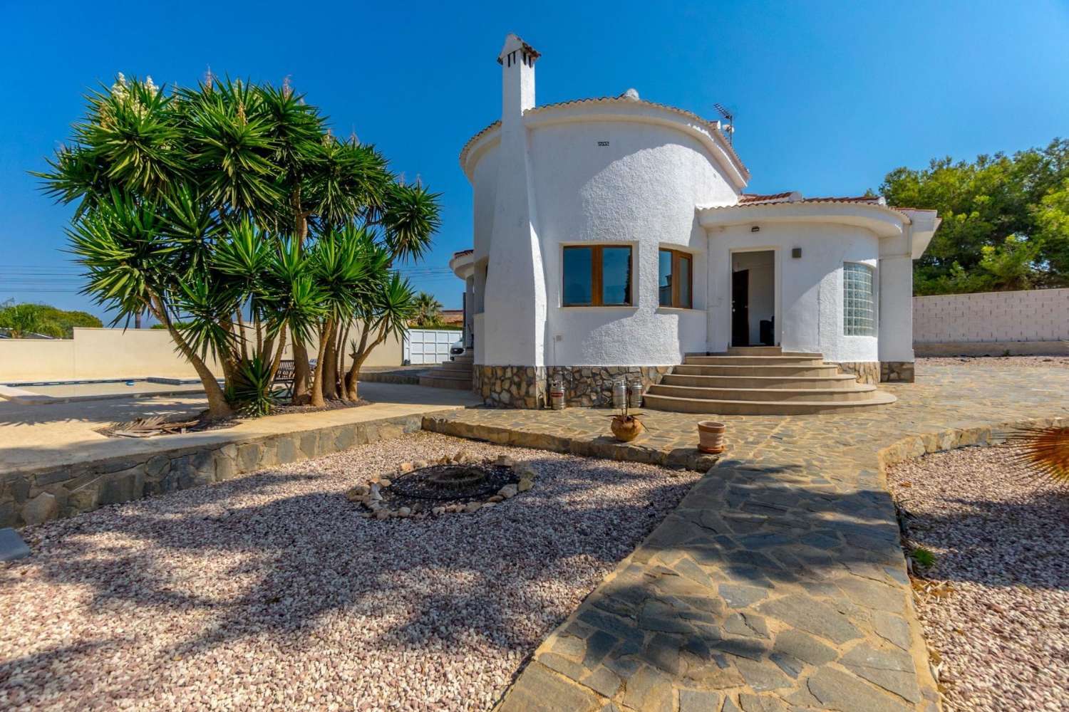 Charming, spacious high quality Mediterranean style villa located in Ciudad Quesada, Rojales.