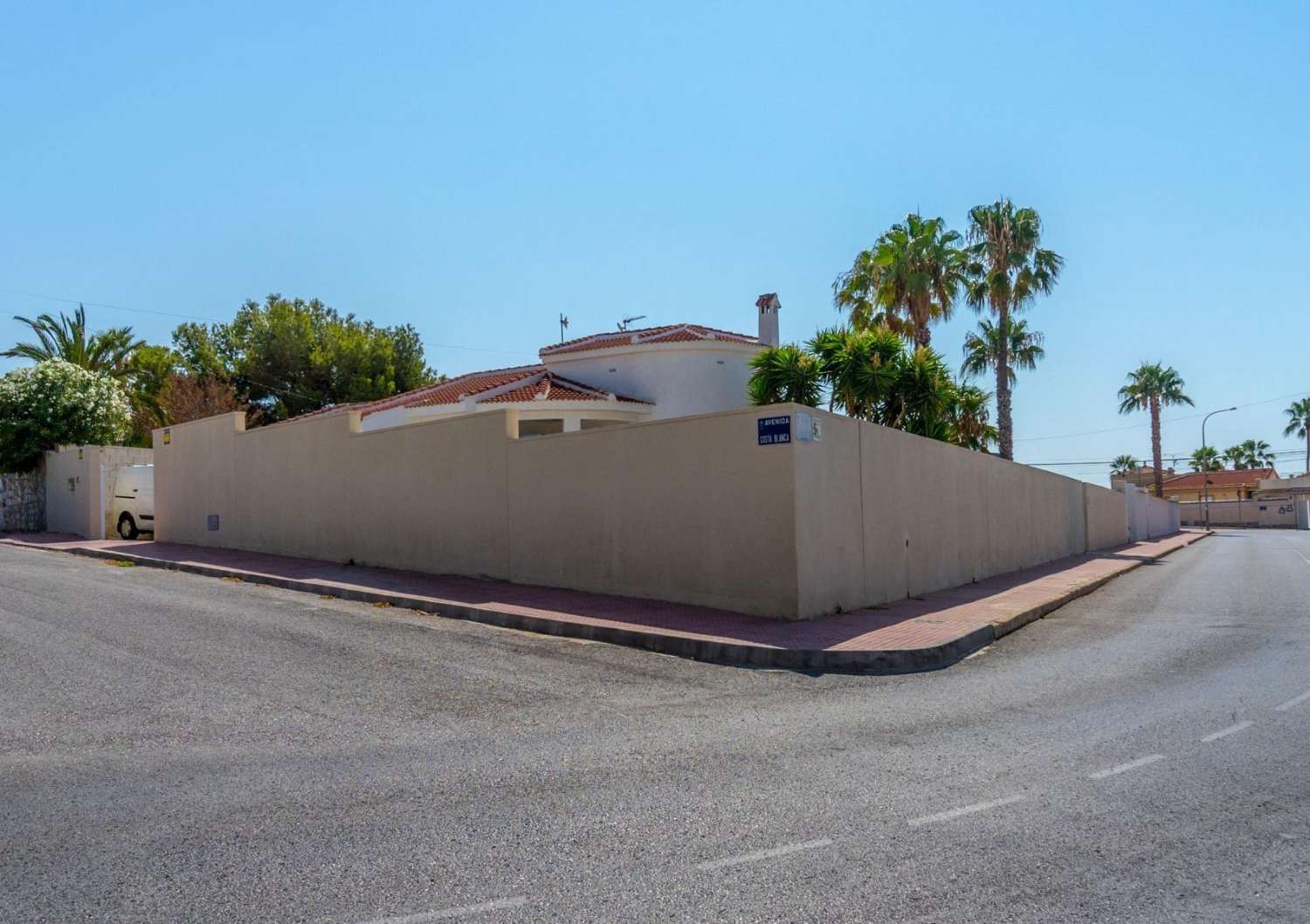 Charming, spacious high quality Mediterranean style villa located in Ciudad Quesada, Rojales.