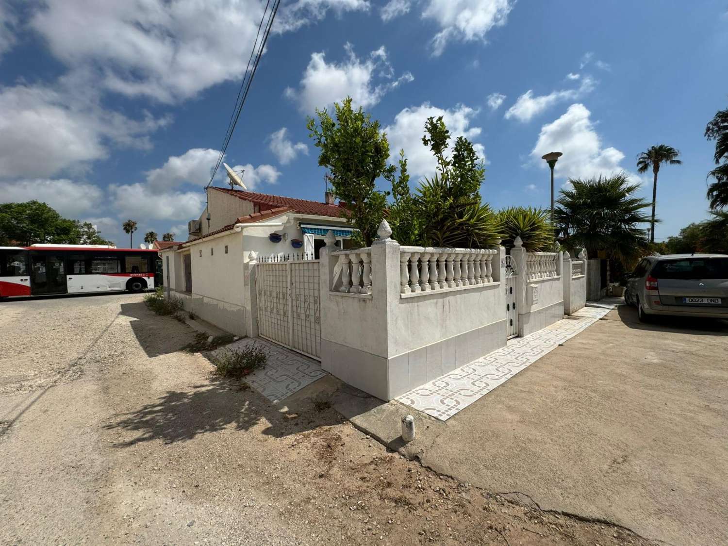 CASA ADOSADA DE 2 DORMITORIOS EN TORREVIEJA