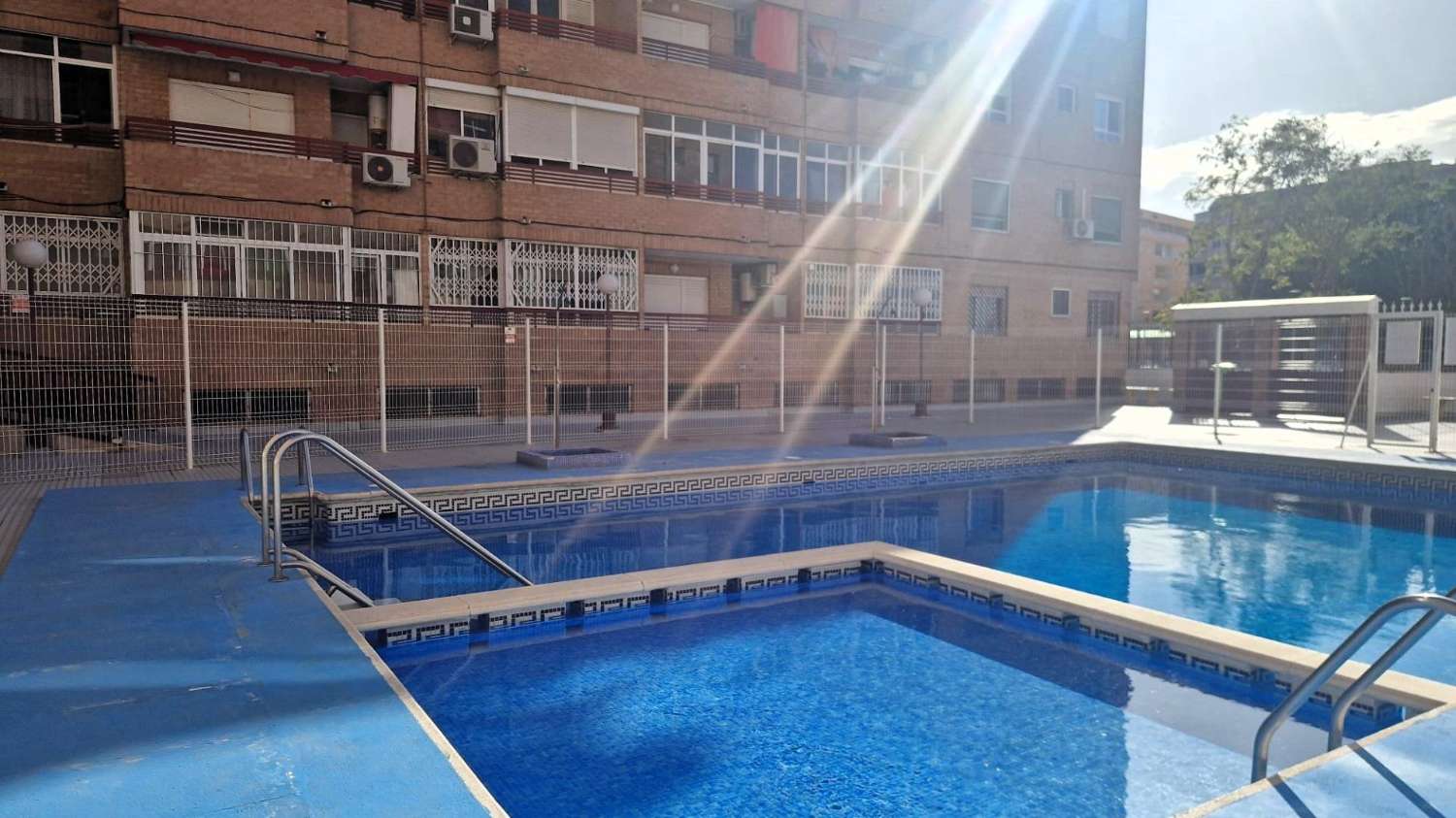 Apartamento reformado de 1 dormitorio y piscina en Torrevieja (Parque las naciones)