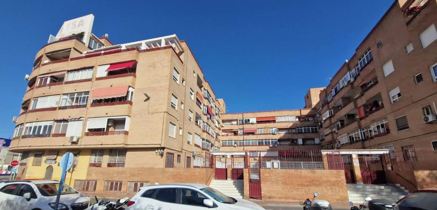 Gerenoveerd appartement met 1 slaapkamer en zwembad in Torrevieja (Parque las naciones)