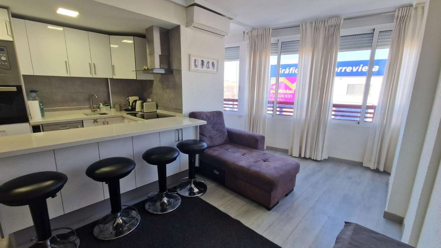 Gerenoveerd appartement met 1 slaapkamer en zwembad in Torrevieja (Parque las naciones)