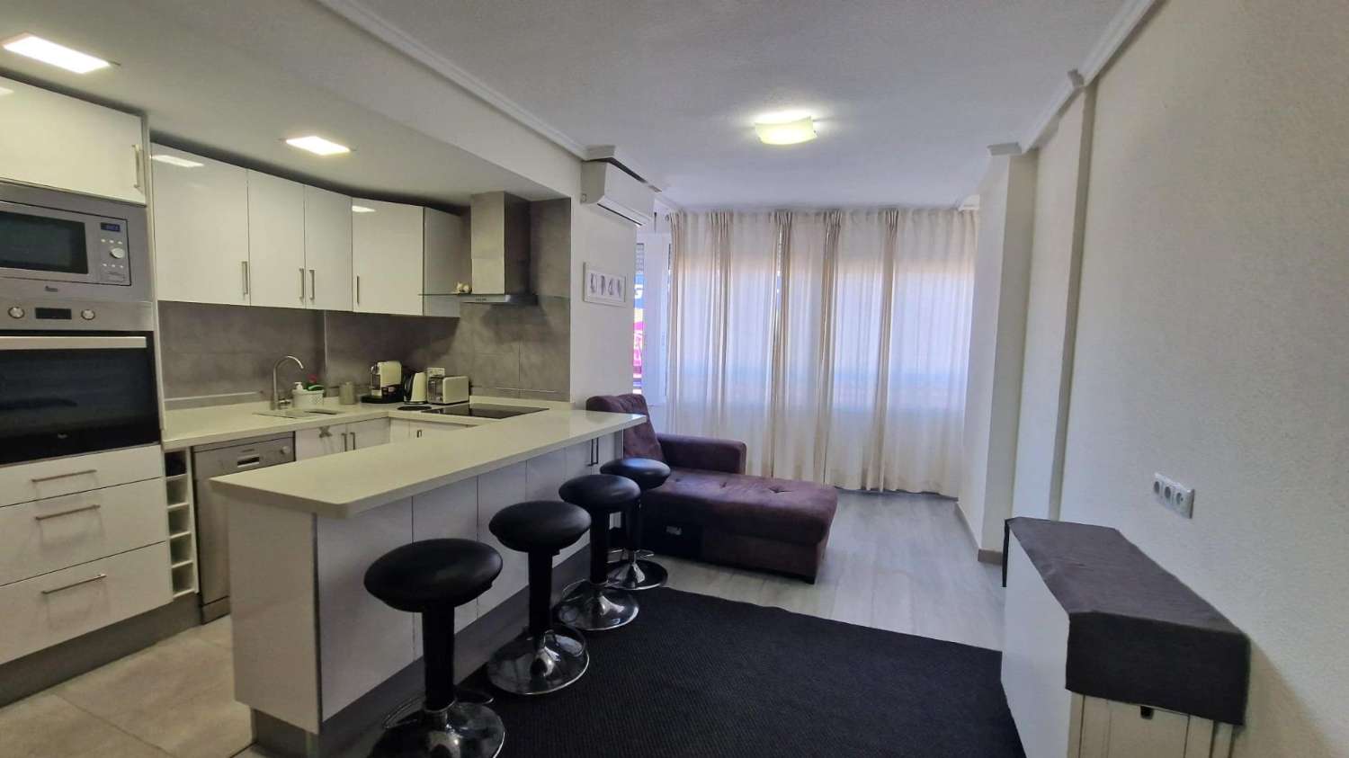 Gerenoveerd appartement met 1 slaapkamer en zwembad in Torrevieja (Parque las naciones)