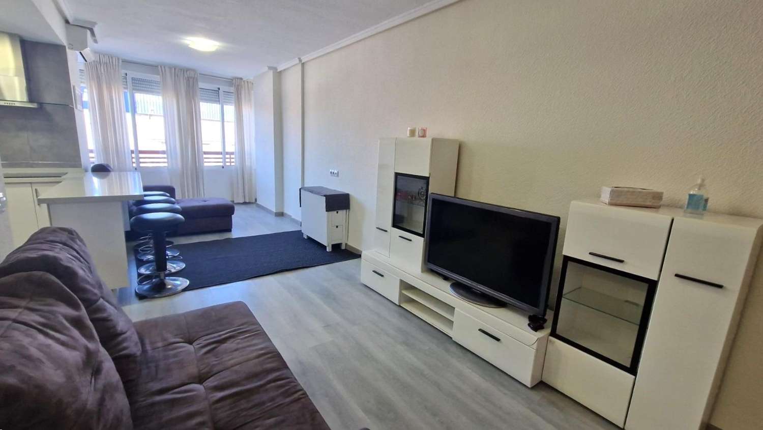 Gerenoveerd appartement met 1 slaapkamer en zwembad in Torrevieja (Parque las naciones)