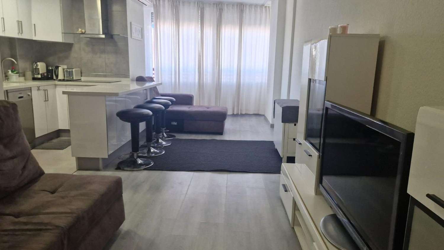 Apartamento reformado de 1 dormitorio y piscina en Torrevieja (Parque las naciones)