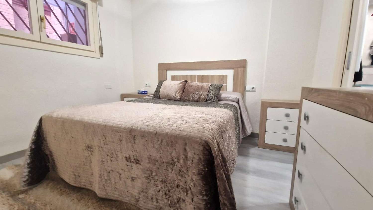 Apartamento reformado de 1 dormitorio y piscina en Torrevieja (Parque las naciones)