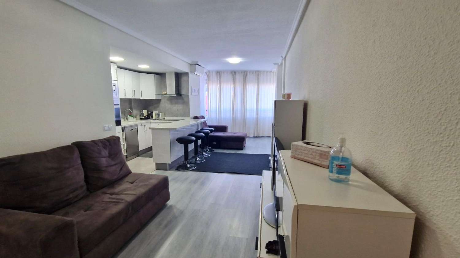 Gerenoveerd appartement met 1 slaapkamer en zwembad in Torrevieja (Parque las naciones)